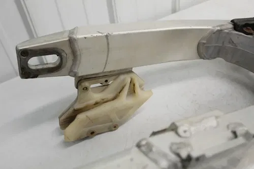 1993 - 1995 Suzuki RM250 OEM Swingarm 61000-28E11 Swing Arm RM 125 250 95/3