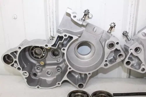 前閉じLL2枚2001 Uaz Zmz402 4021 4026 Complete Cylinder Head at 402.1003010