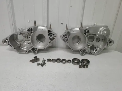 1982 Yamaha YZ250 OEM Crankcase Set Engine Case Cases YZ 250 82/1