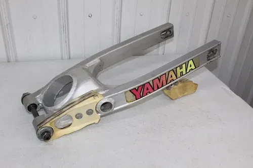 1986 Yamaha YZ250 OEM Swingarm 1LV-22110-00-00 Swing Arm YZ 250 490 86/3