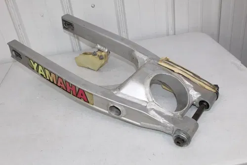 1986 Yamaha YZ250 OEM Swingarm 1LV-22110-00-00 Swing Arm YZ 250 490 86/3