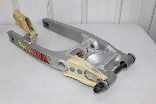 1986 Yamaha YZ250 OEM Swingarm 1LV-22110-00-00 Swing Arm YZ 250 490 86/3