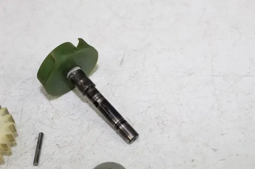 1989 - 1992 Yamaha YZ125 Water Pump Shaft Impeller 1LX-12450-01-00 YZ 125 89/2