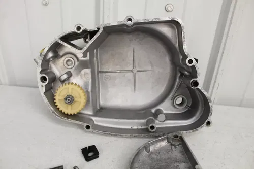 1970 1971 Yamaha HT1 OEM Clutch Oil Pump Cover Gear HT1B HT1BM 70 71