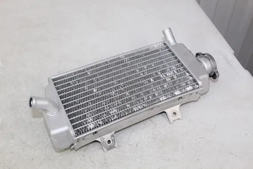 2005 - 2008 Honda CRF450R OEM Right Radiator 19010-MEN-A01 CRF450 CRF 450 5/16