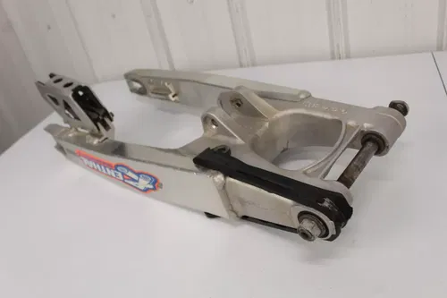 2007 Suzuki RMZ250 Swingarm 61000-35G00 Swing Arm RMZ 250 07 - 09 450 05 - 07
