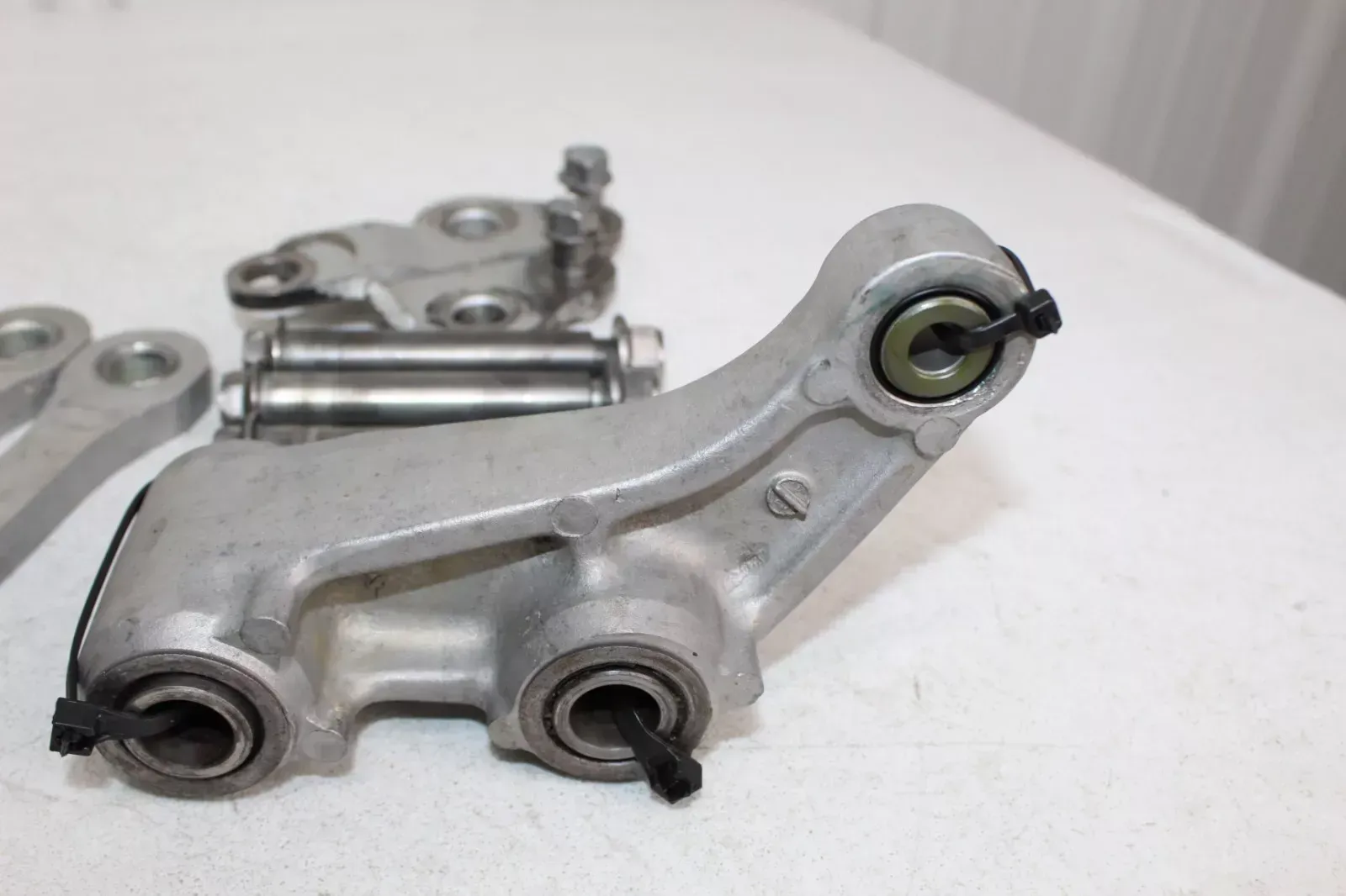 1989 Kawasaki KX250 Uni Trak Rear suspension Linkage Pull
