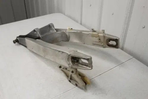 1993 - 1995 Suzuki RM250 OEM Swingarm 61000-28E11 Swing Arm RM 125 250 95/3