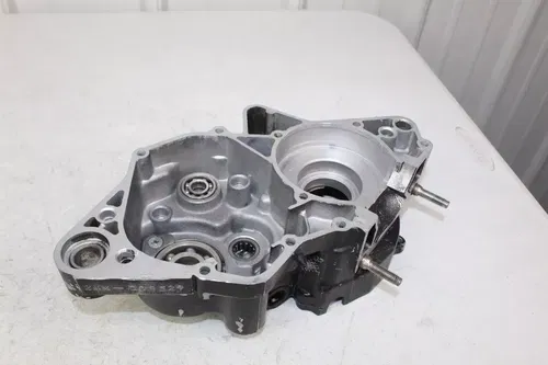 1983 1984 Yamaha YZ125 OEM Right engine crank case 24X-15121-00-00 YZ 125 83