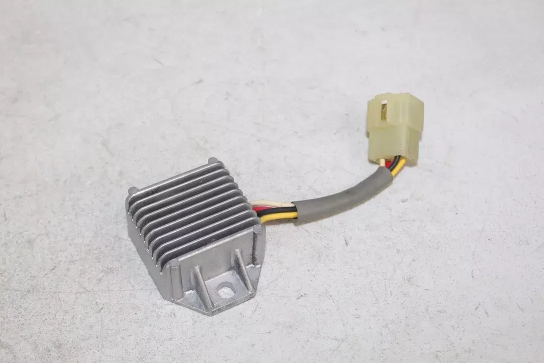 1984 - 2000 Yamaha XT350 Rectifier Regulator 33G-81960-60-00