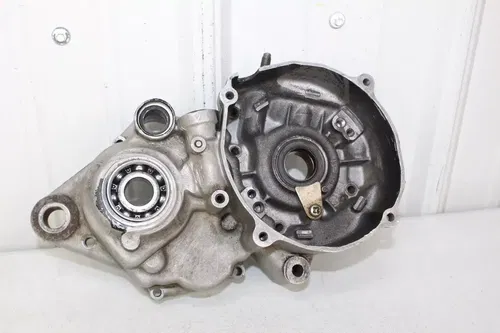 1983 - 1984 Yamaha YZ125 Right engine crank case 24X-15121-00-00 YZ 125 84/2