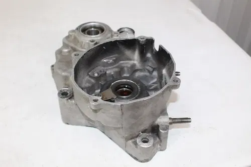 1983 - 1984 Yamaha YZ125 Right engine crank case 24X-15121-00-00 YZ 125 84/2