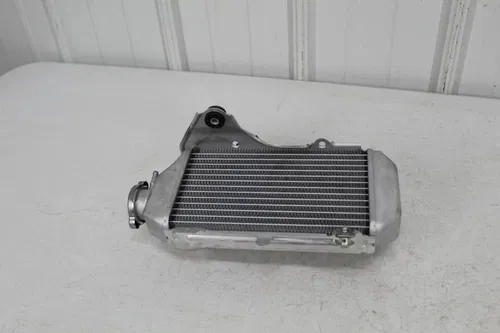 NEW 2019 2020 CRF450R OEM Right Radiator 19100-MKE-A00 CRF450 CRF 450 19 20