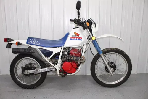 1986 1987 Honda XL250R Right Engine Clutch Cover 11330 KR6 700 XL 250 Cracked