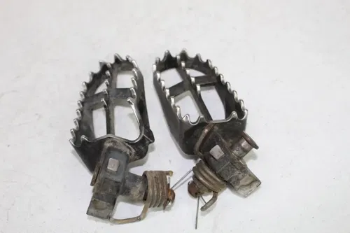 1999 - 2004 Yamaha YZ125 Footpegs Foot Pegs WR YZ 125 250 450 99 - 04