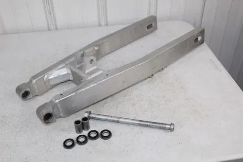 1984 Kawasaki KX125 OEM Swingarm 33001-1209 Swing Arm KX 125 84/4