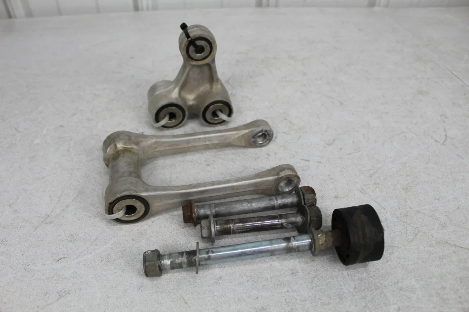 2002 Honda CRF450R OEM Rear Suspension Linkage assembly CRF450 CRF 450 02/7