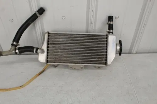 2006 Yamaha YZ450F OEM Right Radiator 2S2-12461-00-00 YZ450 YZ 450 6/27