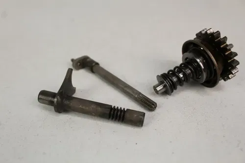 1992 - 1999 Honda CR250 OEM Power Valve Rack Actuator Governor CR 250 99/2