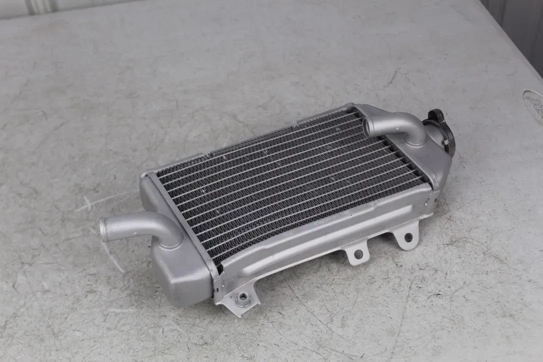2016 - 2023 Kawasaki KX450 OEM Right Radiator 39061-0710 KX 450 SR X 20/4