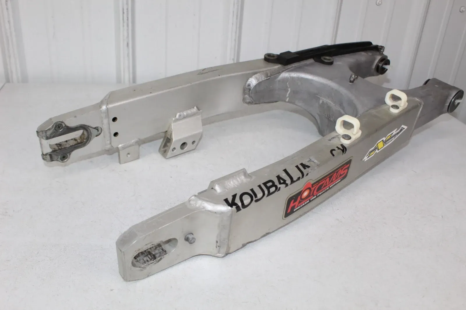 2000 - 2007 Suzuki DRZ400E Swingarm 61000-29F00 Swing Arm DRZ 400 01/Z