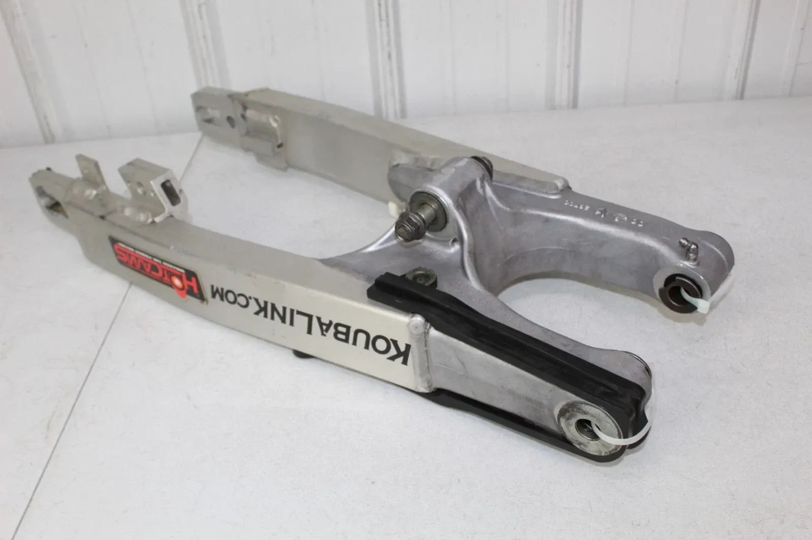 2000 - 2007 Suzuki DRZ400E Swingarm 61000-29F00 Swing Arm DRZ 400 01/Z