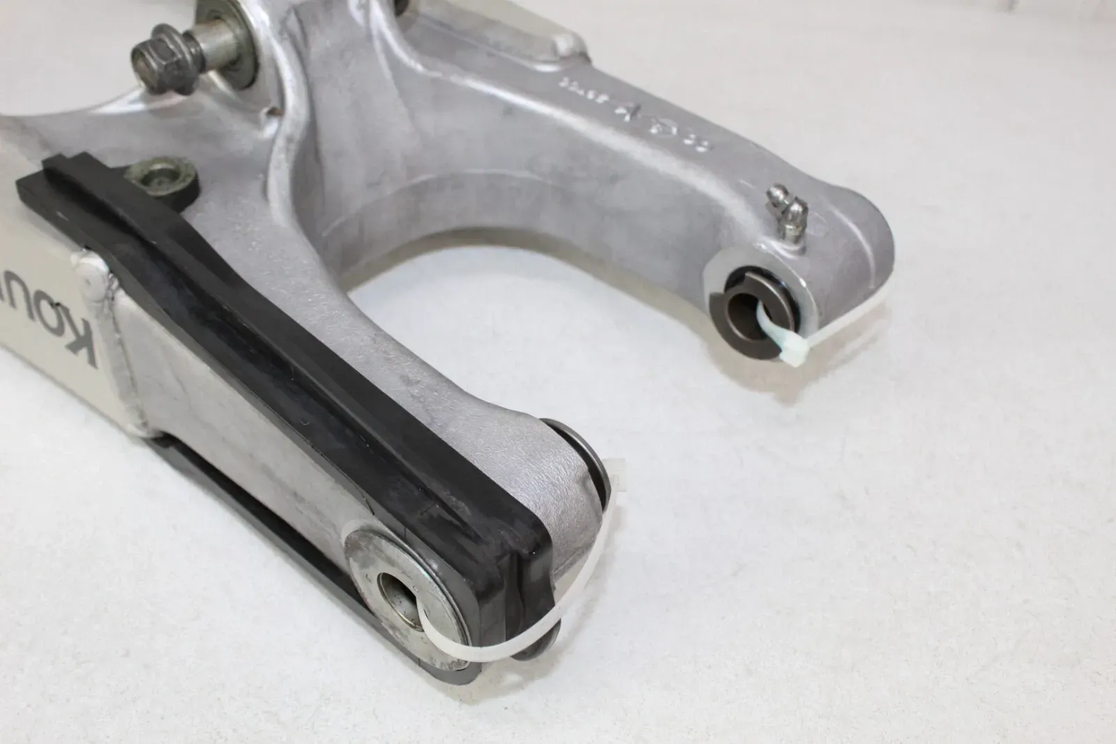 2000 - 2007 Suzuki DRZ400E Swingarm 61000-29F00 Swing Arm DRZ 400 01/Z