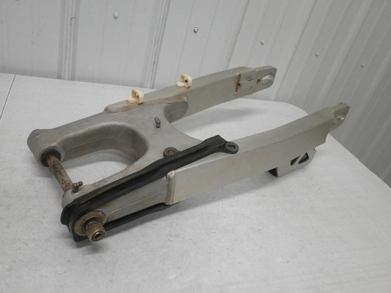 2000 - 2007 Suzuki DRZ400E OEM Swingarm assembly Swing Arm DRZ 400 02/1