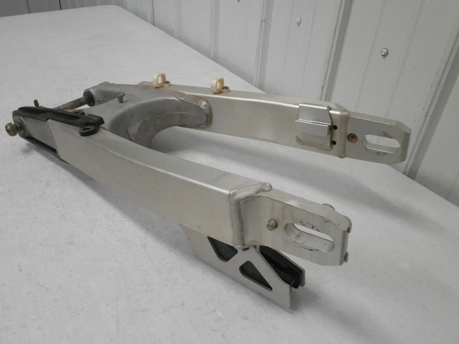 2000 - 2007 Suzuki DRZ400E OEM Swingarm assembly Swing Arm DRZ 400 02/1