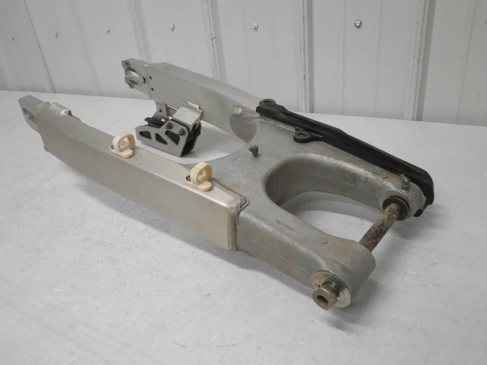 2000 - 2007 Suzuki DRZ400E OEM Swingarm assembly Swing Arm DRZ 400 02/1