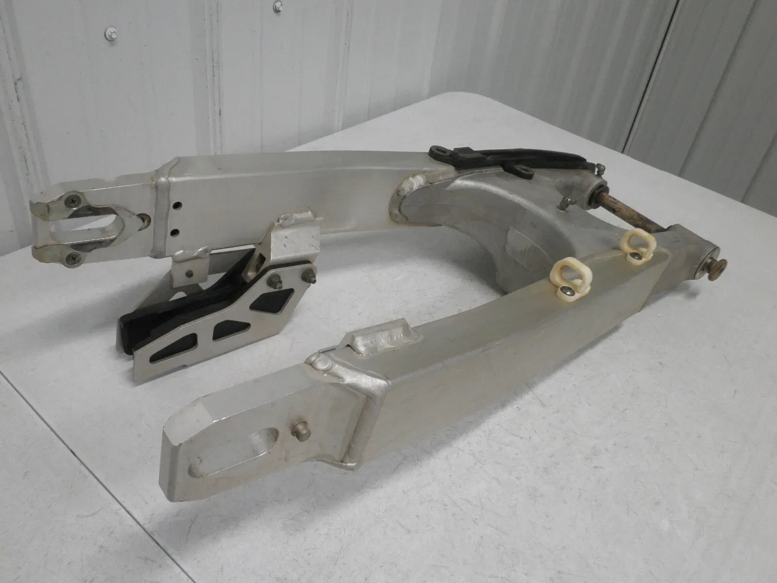 2000 - 2007 Suzuki DRZ400E OEM Swingarm assembly Swing Arm DRZ 400 02/1