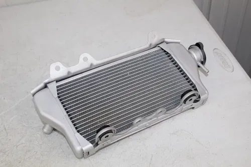 2009 Kawasaki KX450F OEM Right Radiator 39061-0172 KX450 KX 450 9/6