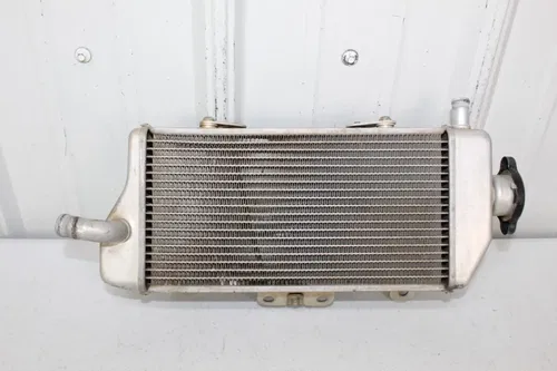 2007 - 2009 Yamaha YZ450F OEM Right Radiator 2S2-12461-70-00 YZ450 YZ 450 9/30