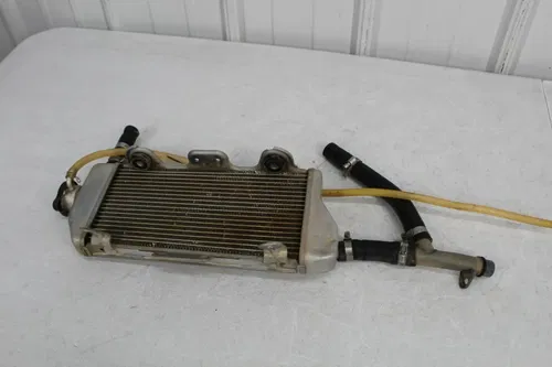 2006 Yamaha YZ450F OEM Right Radiator 2S2-12461-00-00 YZ450 YZ 450 6/26