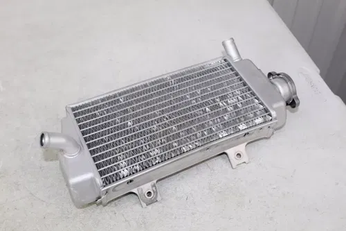 2005 - 2008 Honda CRF450R OEM Right Radiator 19010-MEN-A01 CRF450 CRF 450 5/16