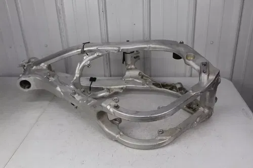 2008 Honda CRF450R OEM Frame 50010-MEN-A10 Chassis CRF450 CRF 450 8/11
