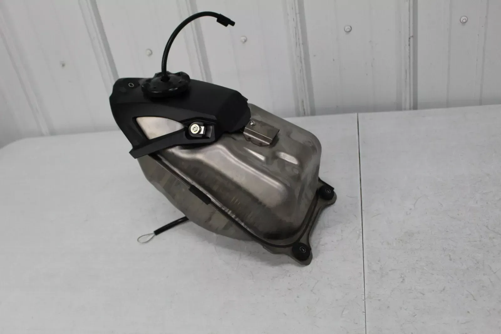 ホンダ　CRF450R 純正タンク　2018 NEW 2017 -2020 Honda CRF450R OEM Ti Fuel Tank W Cap Cover