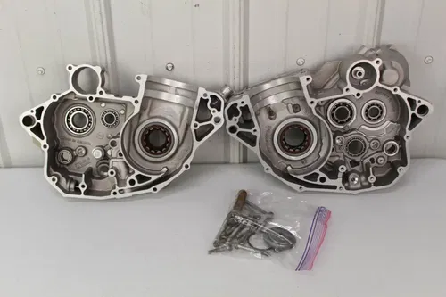 2006 KTM 250 SXF Crankcases 77030000044 Engine Cases Right Left Case 06/6