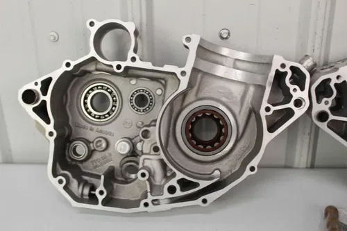 2006 KTM 250 SXF Crankcases 77030000044 Engine Cases Right Left Case 06/6