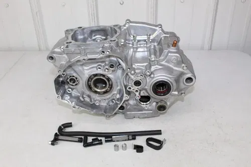 NEW 2019 - 2023 Kawasaki KX450 OEM Engine Crankcase Set 14001-0696 Cases KX 450