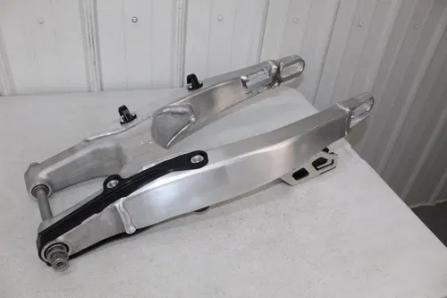 NEW 2019 - 2025 Kawasaki KX 450 Swingarm 33001-0713 Swing Arm KX 250 2021 - 2025