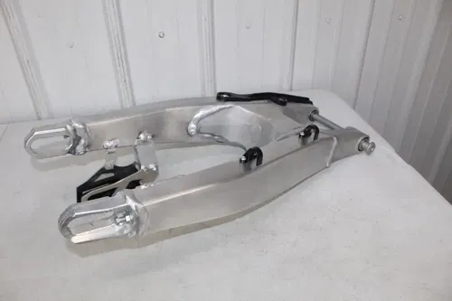 NEW 2019 - 2025 Kawasaki KX 450 Swingarm 33001-0713 Swing Arm KX 250 2021 - 2025