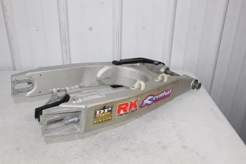 1984 Kawasaki KX125 OEM Swingarm 33001-1209 Swing Arm KX 125 84/4