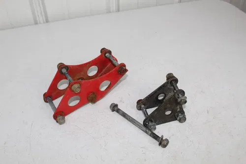 1984 - 1994 Yamaha XT350 Engine Mount bracket 30X-21316-00-FH Bolts XT 250 350