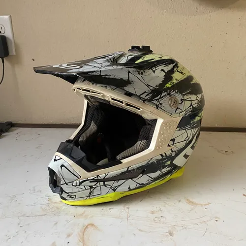 6D Racing Helmet- Medium