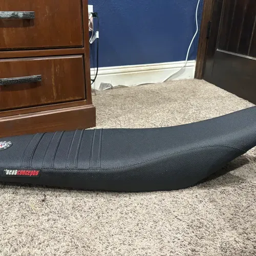 Like New 2019-2023 Husqvarna Seat Concepts Tall Element Seat 