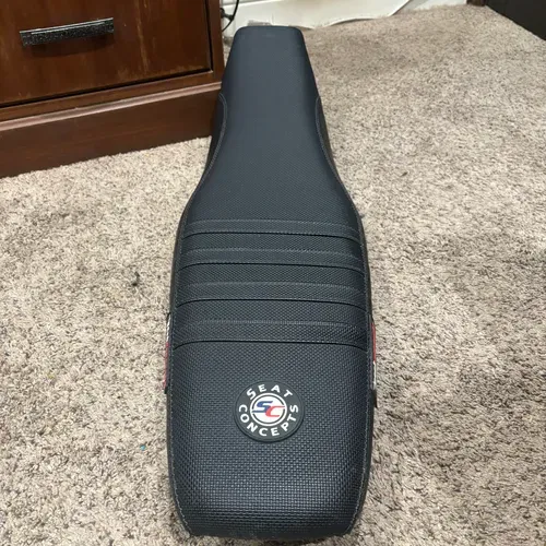 Like New 2019-2023 Husqvarna Seat Concepts Tall Element Seat 