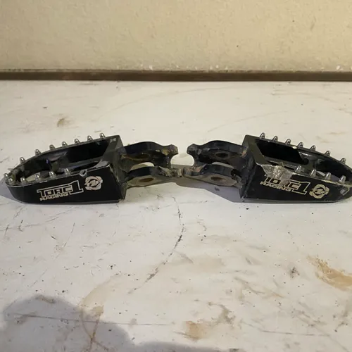 Torc 1 Racing Footpegs(For 2011 KX450F)