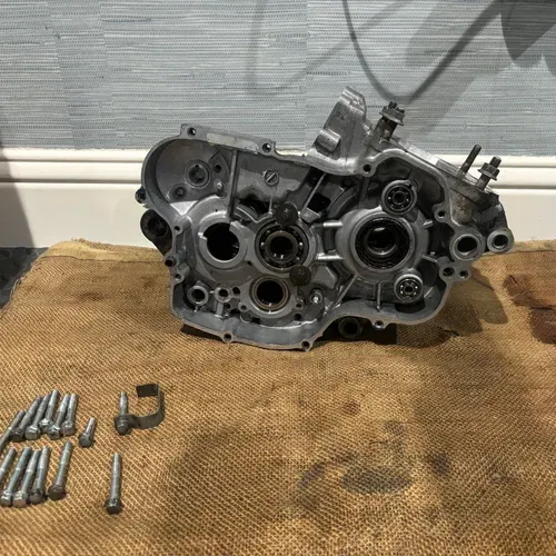 1999-2002 Kawasaki KX125 Crank Cases 
