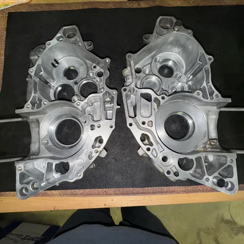 2009 crf250r Crank Cases Bottom End Engine Covers Left Right Pair Set Case 09 